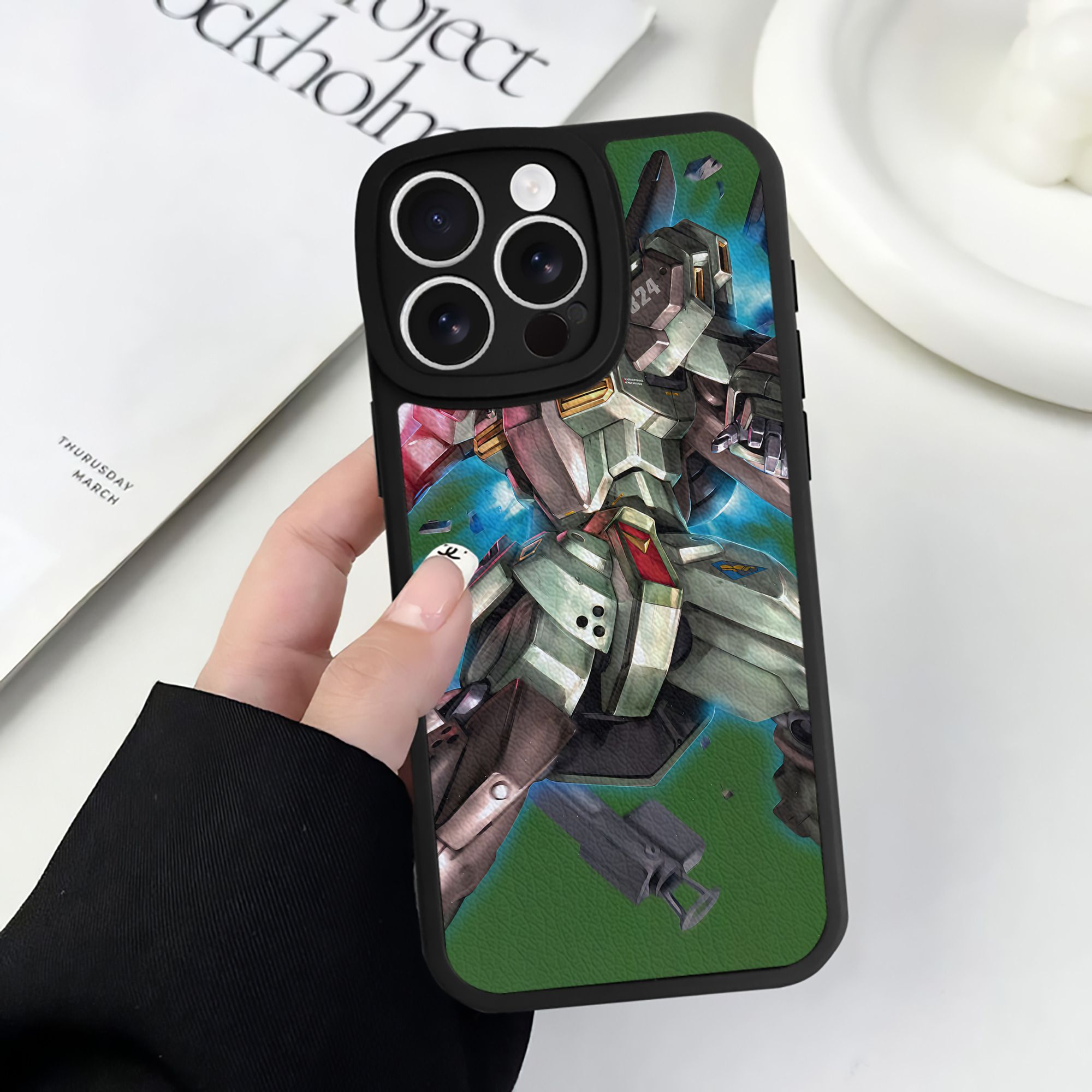 （画像用） 機動戦士ガンダム Mobile Suit Gundam 【iPhone 16シリーズ対応】シリコンスマホケース（レザー調） 材質：シリコン